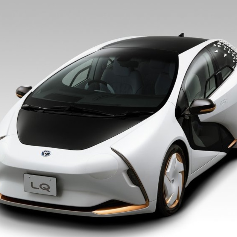  أطلقت الشركة اسمLQ  على السيارة، التي جاءت بهيكل مميز مصنوع من المعدن وألياف الكربون المتينة