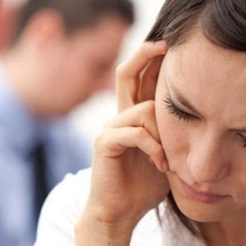 5 تصرفات للرجل تصيب المرأة بالاكتئاب