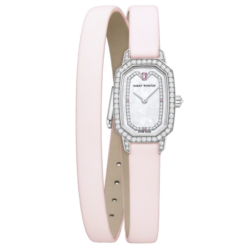 إصدار فريد وفاخر من ساعة Chanel J12 مرصعة بالماسات والروبي قطع باغيت