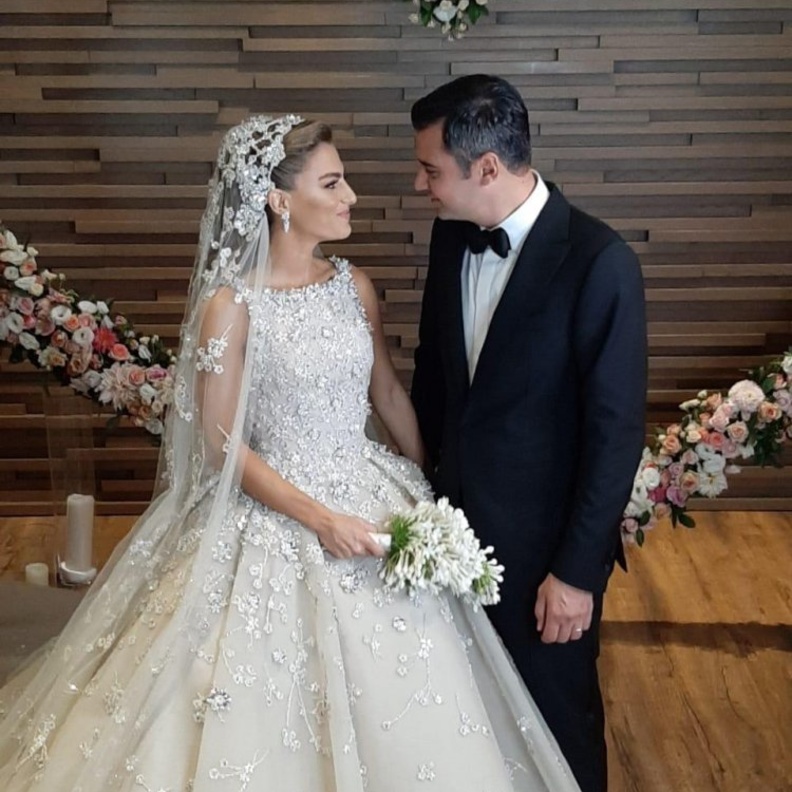 ظهور الزوجة السابقة لكاظم الساهر في حفل زفاف ابنهما