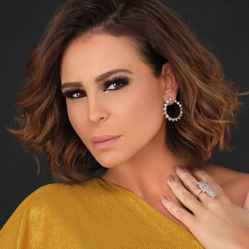 صور مكياج كارول سماحة الاخير هل تزداد جمالاً مع الظلال البرونزية