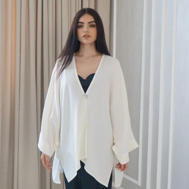 ألبسة جاهزة بقصات واسعة وخامات منسدلة بأناقة من From Shamsa