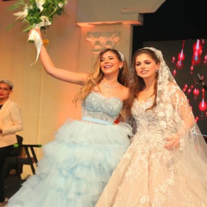 ملك قورة وشقيقتها