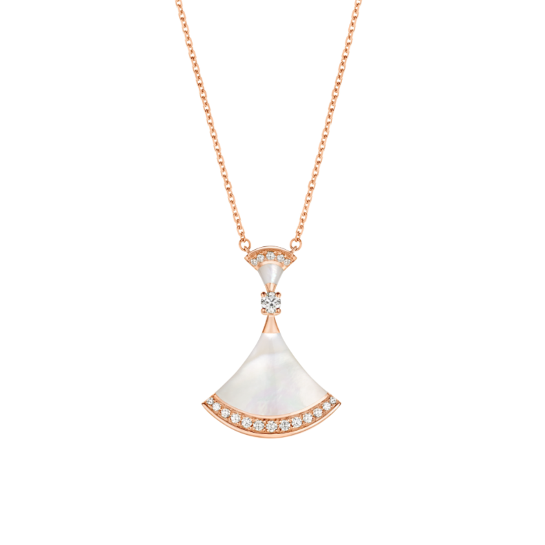 اشكال سلاسل ذهب جديدة للعروس السعودية 2019 من دار Bvlgari 