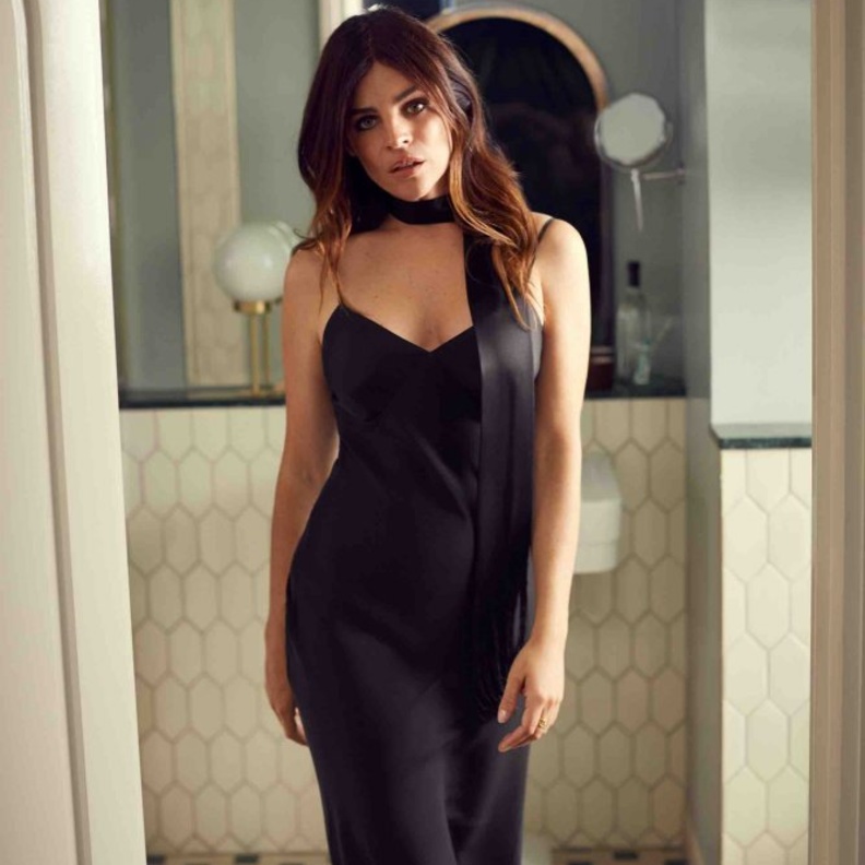 منصة The Outnet الإلكتروني تطرح مشروعاً مميّزاً بين Iris & Ink وجوليا ريستوين روتفيلد