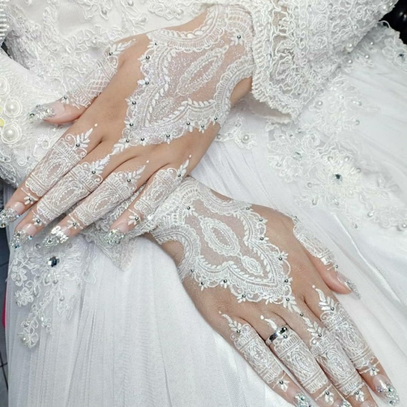 الحنة البيضاء تناسب العروس في يوم زفافها