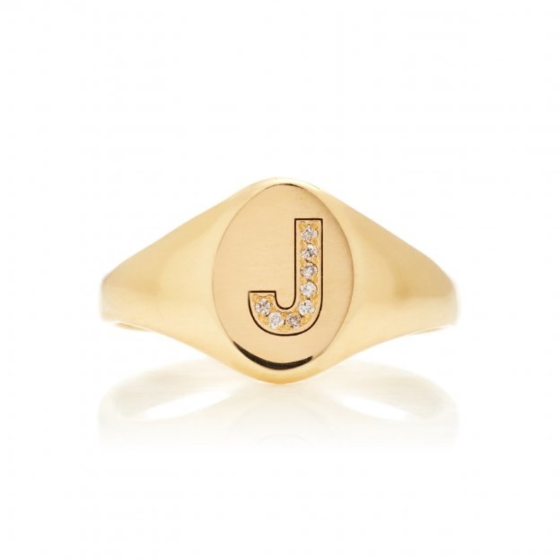  تصميم خاتم ذهب عريض مدين بالحروف حسب الطلب من Zoe Chicco