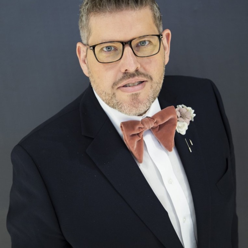  Idôle عطر المستقبل الذي ينبض بالأنوثة والثقة