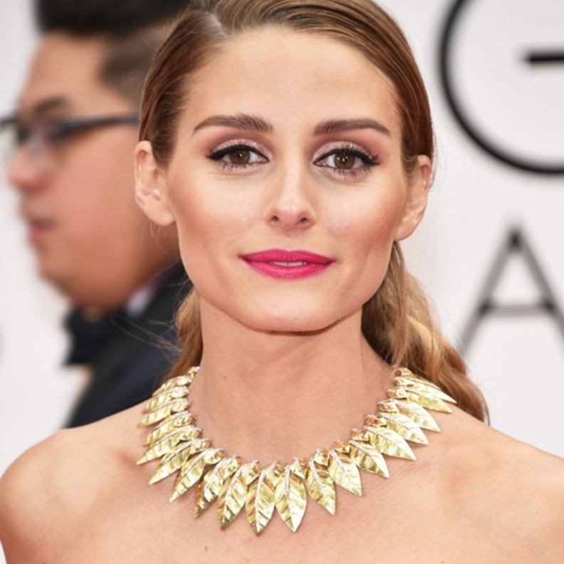 مكياج عيون طبيعي مع الايلاينر الاسود البراق مستوحى من اوليفيا باليرمو