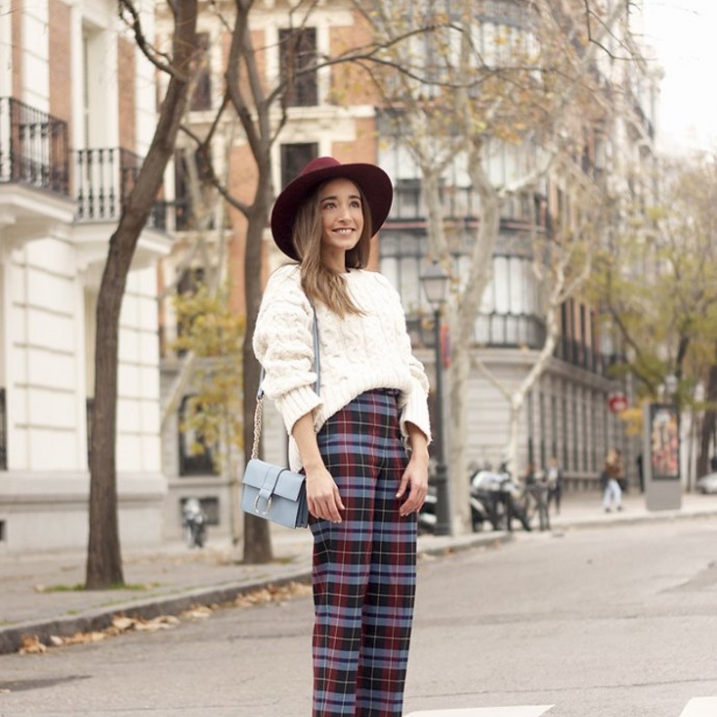  أجمل الاطلالات الخريفية في بنطلون الكاروهات