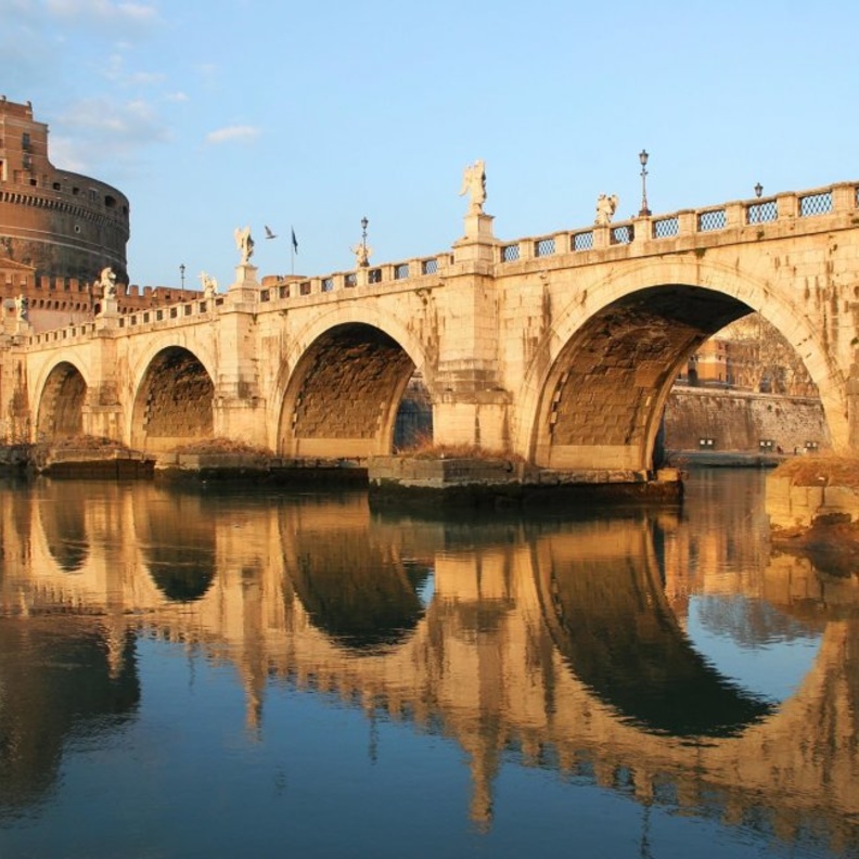 اذهب في نزهة على ضفاف نهر التيبر Tiber