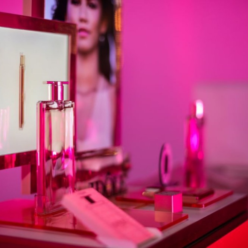 Lancômeتُطلق عطر IDÔLE النسائي على خلفيّة خطّ أفق دبي الشهير