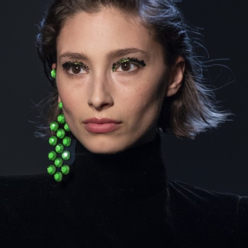 مكياج عيون براق اختاريه لسهرات 2019 بأسلوب من Michael Kors