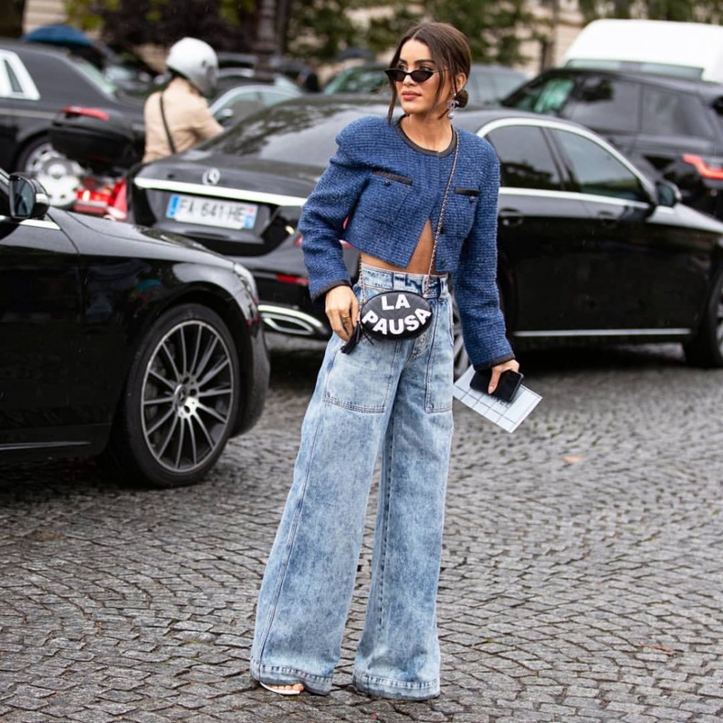  جاكيت تويد بقصة crop مع الجينز