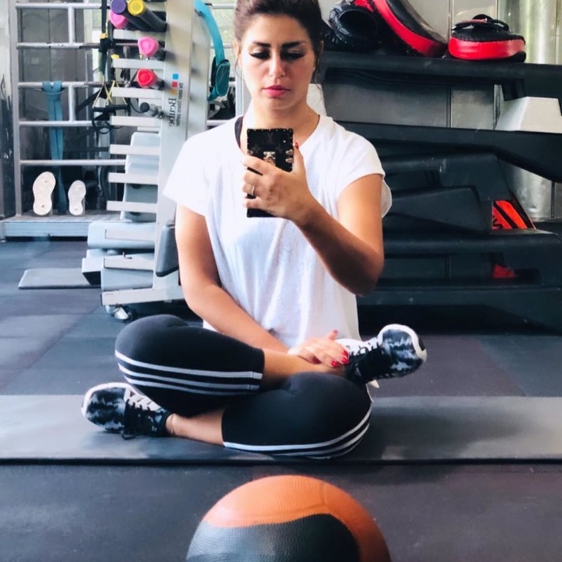 من برأيكم تتفوق بلياقتها البدنية على زميلتها