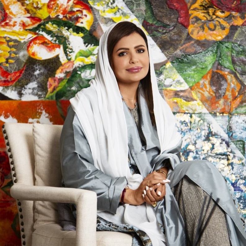 الفنانة التشكيلية الإماراتية مها المزروعي