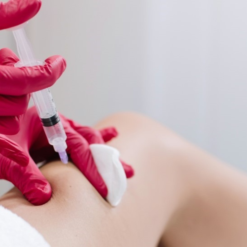 حقن الدهون الذاتية في الأرداف يعمل على اضافة الحجم الاضافي للأرداف المسطحة