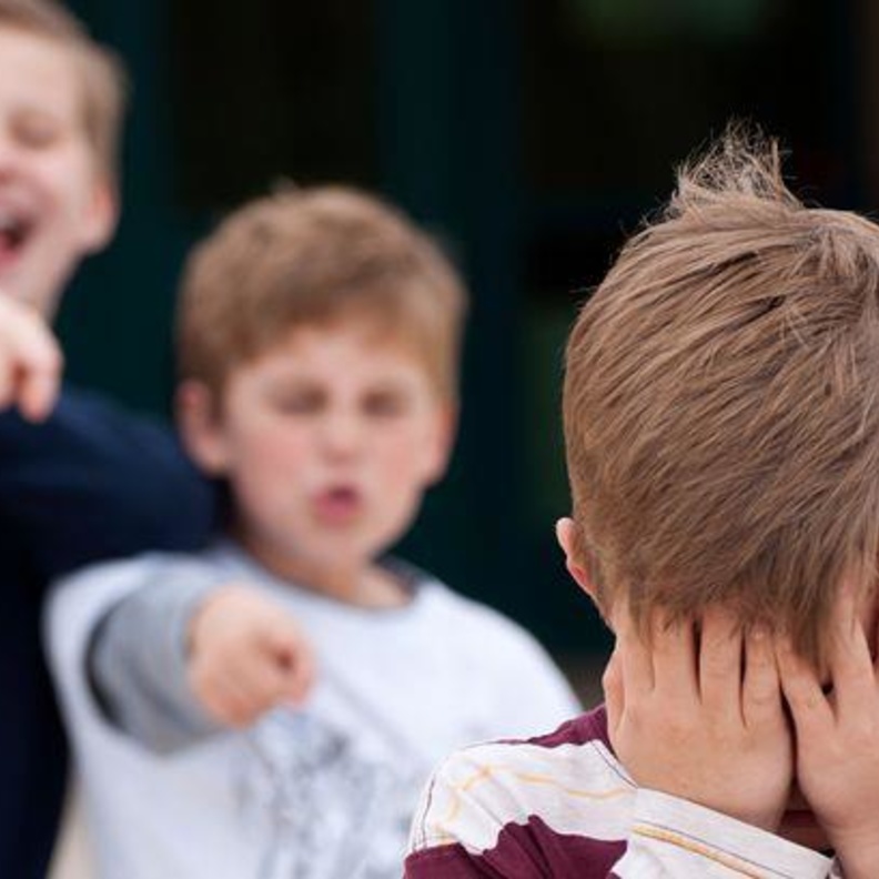 علامات تدل على تعرض الطفل للتنمر في المدرسة