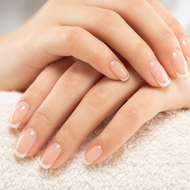 اسباب تغير لون الاظافر وتاثيرها على الصحة