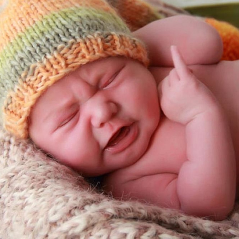 لماذا يبكي الرضيع بكثرة في المراحل الأولى من عمره