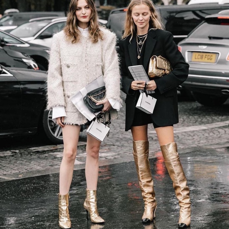 حذء البوت الذهبي مع ستايلك بالجينز