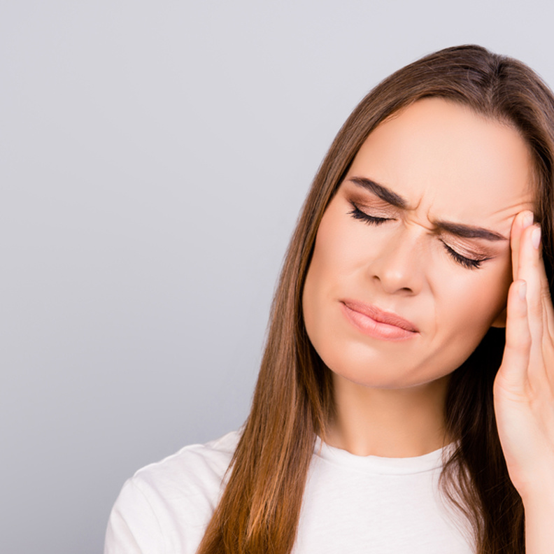 مخاطر الصداع العنقودي وطرق التخلص منه