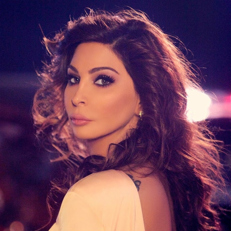 اليسا تحتفل بعيد ميلادها ال47