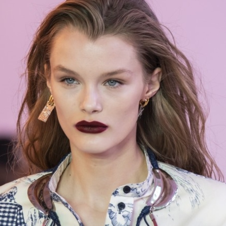 اجمل درجات الروج الداكنة احدث موضة شتاء 2020 من Chloe