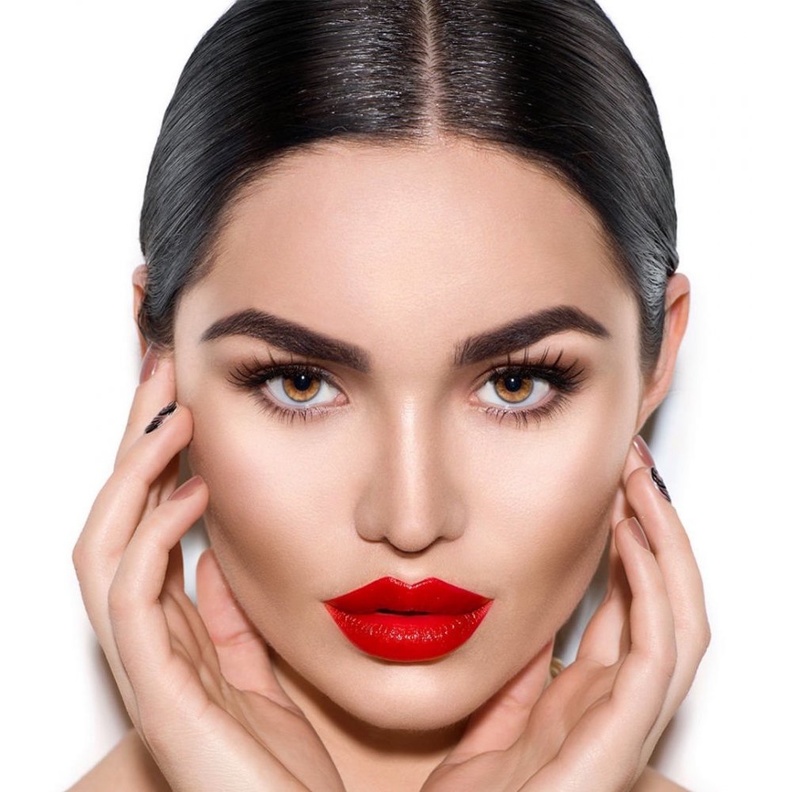 تعرفي على طريقة رسم الحواجب بالحنة بسهولة وسرعة