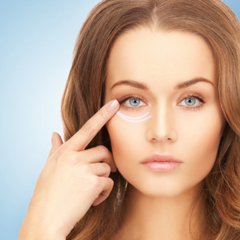 استخدمي ماسكات طبيعية لشد الجفون