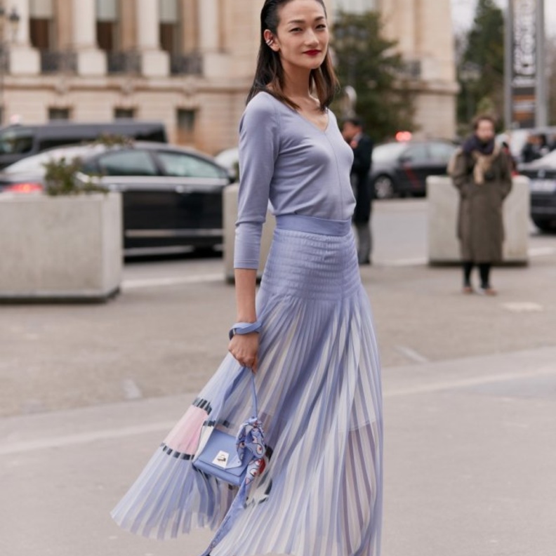 اطلالة مزينة بالطبعات