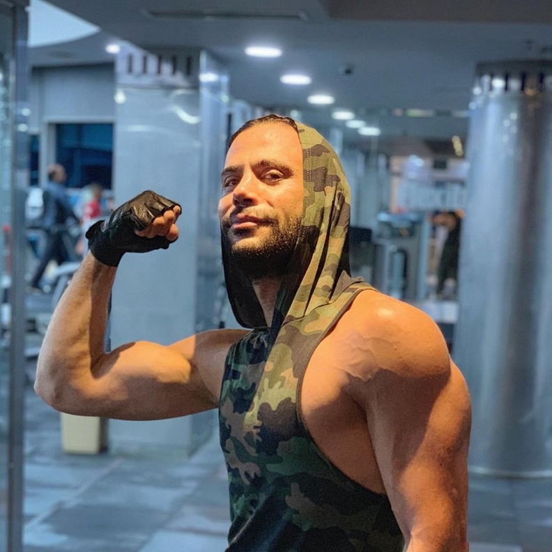 نجوم يخوضون تدريبات قتالية استعدادا لافلامهم المقبلة