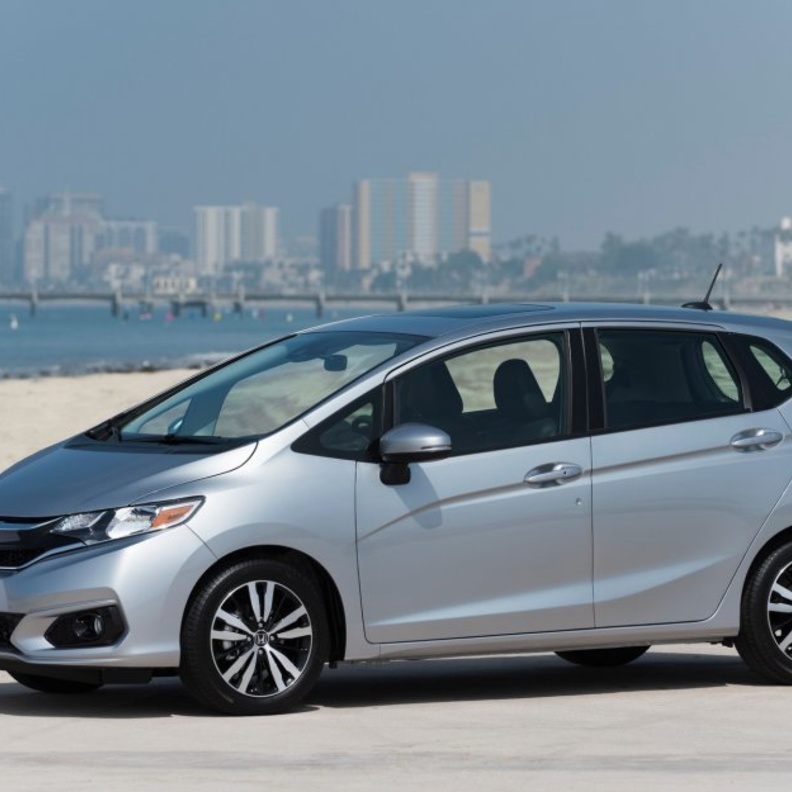 هوندا تطلق fit بخمس نسخ مختلفة