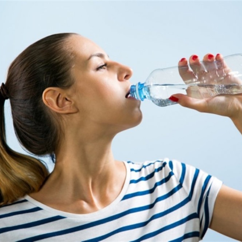 شرب الماء يقلل من ارتفاع اليوريك اسيد في الدم