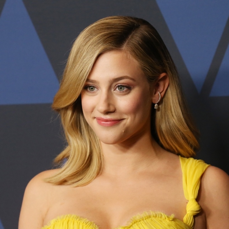  ليلي رينهارت رائعة بمجوهرات Messika بحفل توزيع جوائز Annual Governors Awards