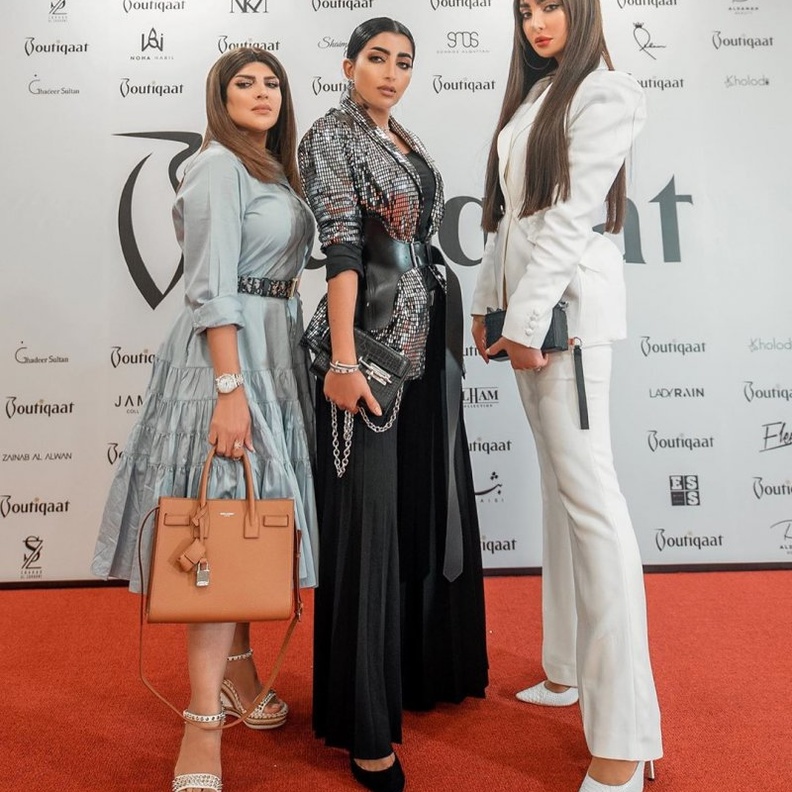 خلاف بين نور الغندور وزميلتيها بثينة الرئيسي وغدير السبتي