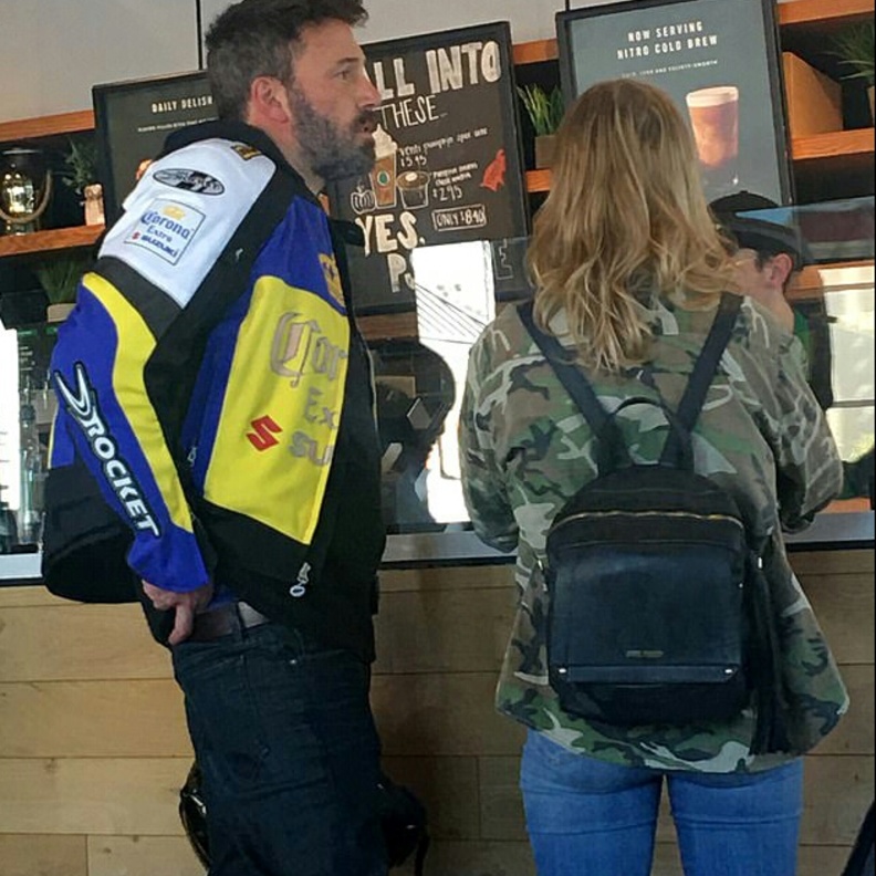 بن افليك وفتاته الجديدة 