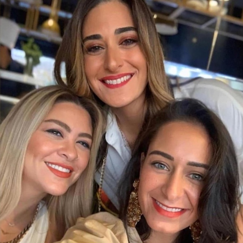 امينة خليل واسرتها