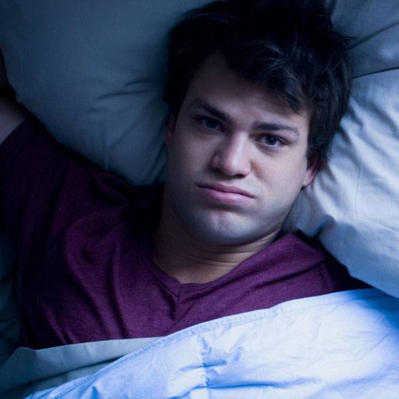 قلة النوم تضر المخ عند الشباب