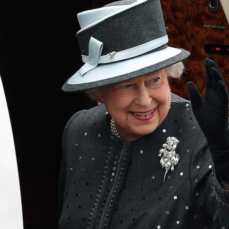 ملكة بريطانيا تحب الحرير السنغافوري