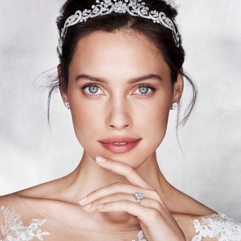 أجمل ألوان مناكير مميزة لعروس الشتاء