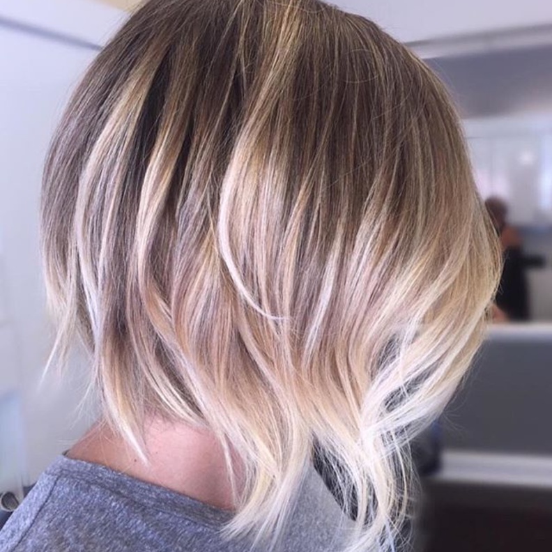 تعرفي على طريقة صبغ اطراف الشعر القصير لونين