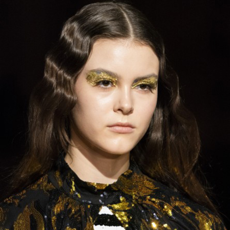 احمر شفاه قوي ولماع على طريقة ‏Tadashi Shoji