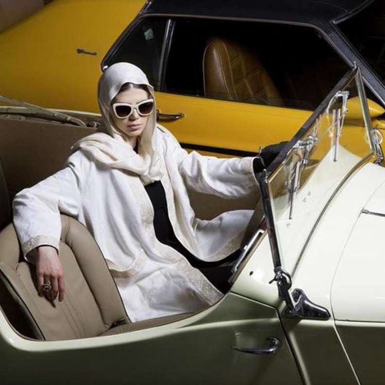 خصصت دور الأزياء العالمية جزء من اهتماماتها للمرأة السائقة في أزياء خريف 2019