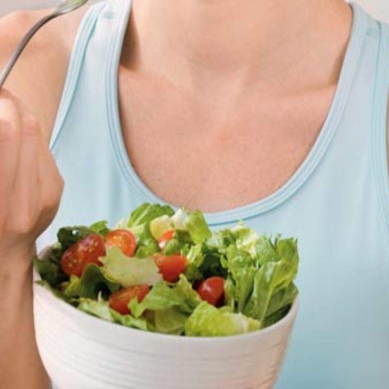 اما في اليومين الباقيين فيجب الاكتفاء بتناول 500 سعرة حرارية فقط للنساء