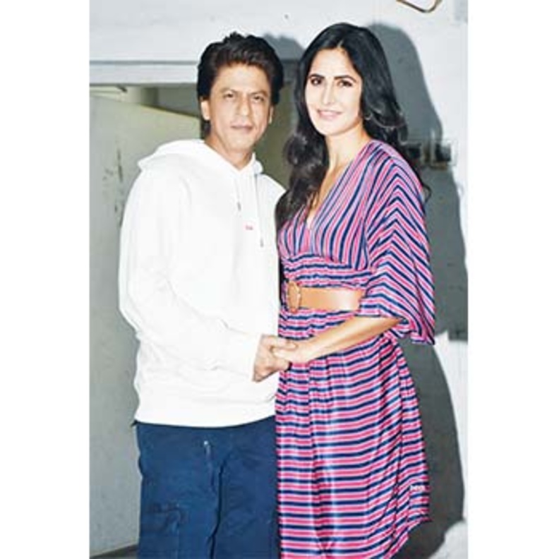 سلمان خان يشيد بشجاعة شاروخان