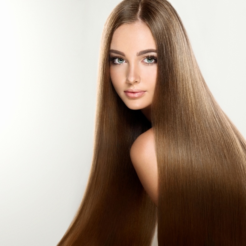 إحصلي على شعر صحي وسميك باستخدام زيت الخروع