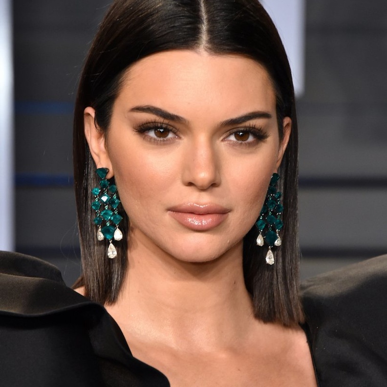 كيندال جينر بقلادة ماسية أنيقة من ماركة   Chopard