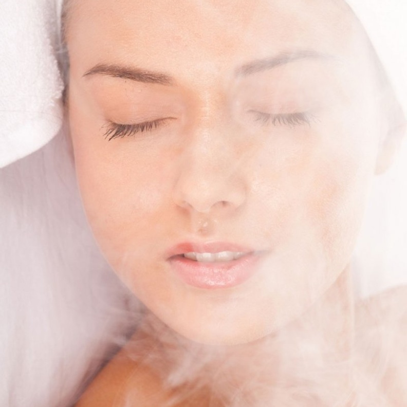 المنشفة الساخنة للاستفادة من بخار الماء للشعر