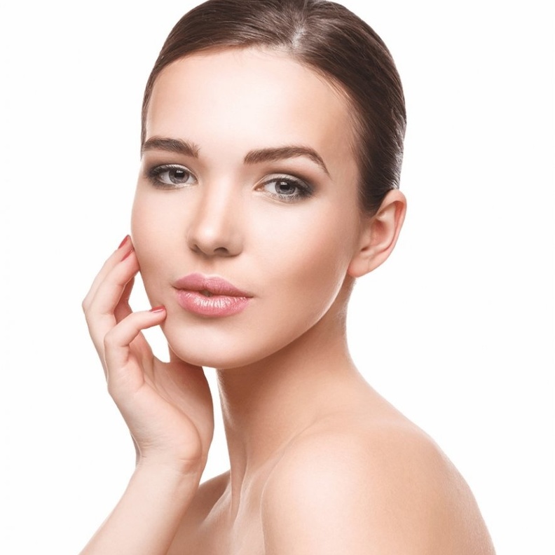 مسح البشرة يوميا بفوار فيتامين ج المخفف بالماء الدافئ حماية لها على الدوام